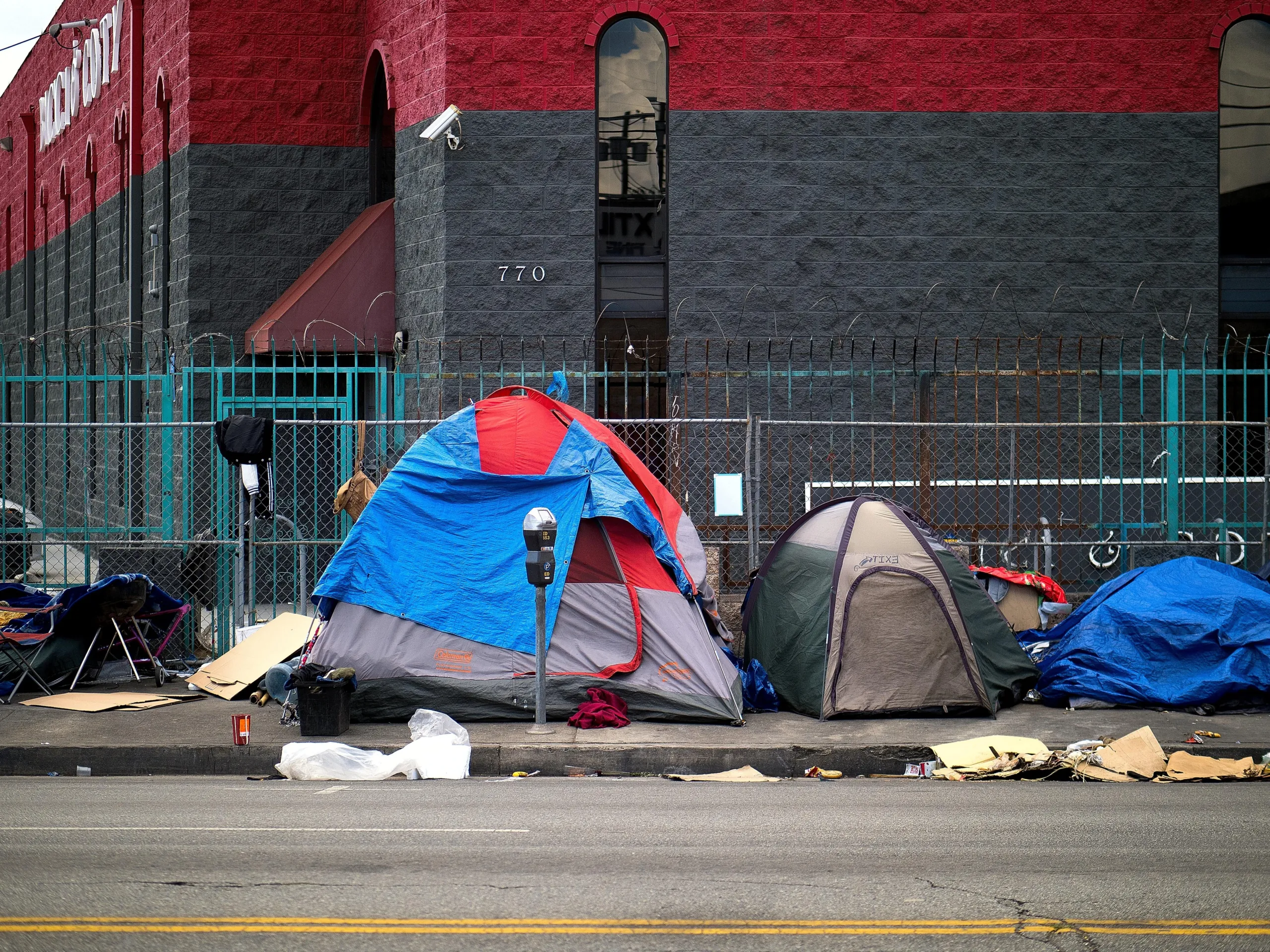 https://www.pexels.com/photo/tents-on-a-street-16282564/